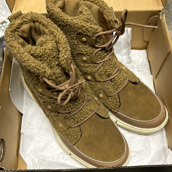 Sorel boots - Picture 1 of 4